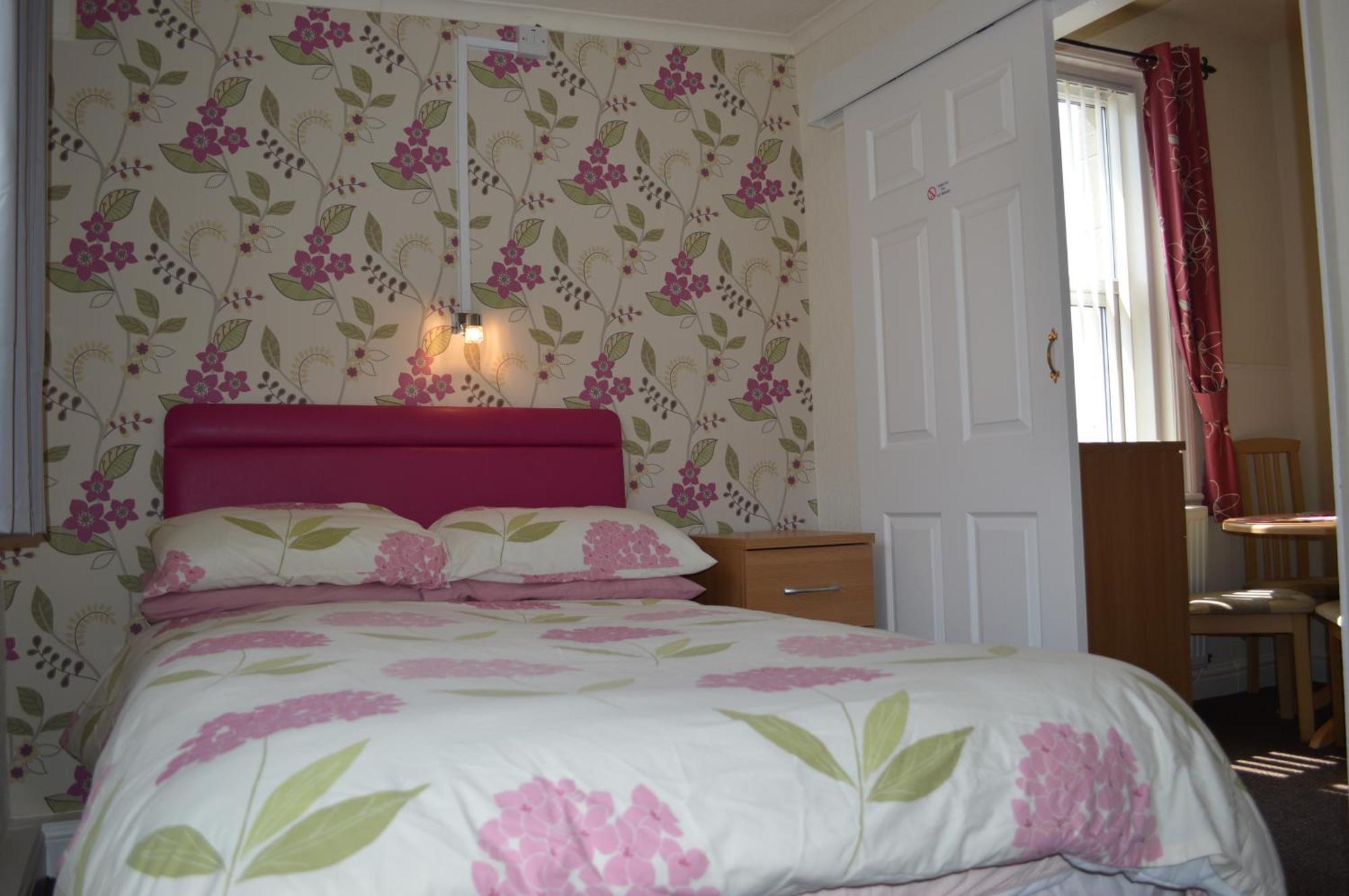 Ayrton House Holiday Apartments Blackpool Room photo