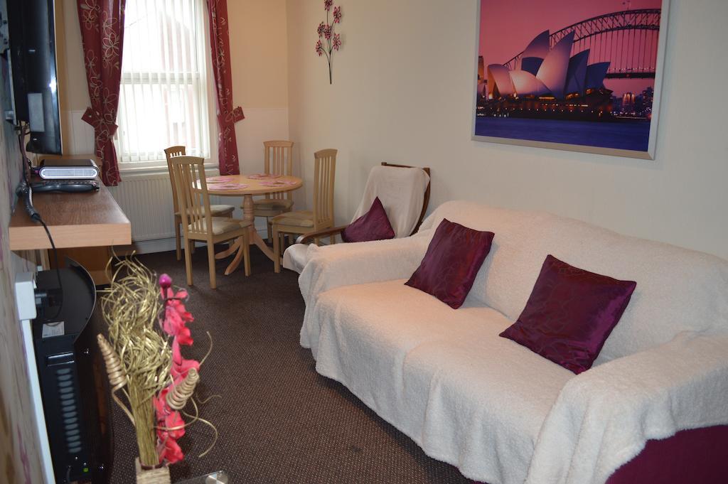 Ayrton House Holiday Apartments Blackpool Room photo