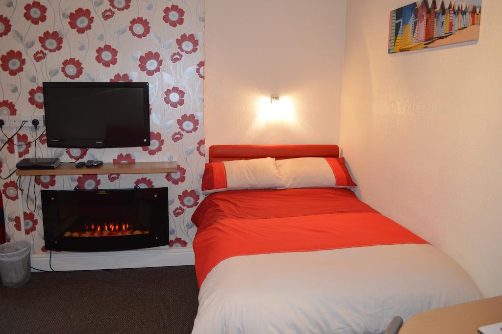 Ayrton House Holiday Apartments Blackpool Room photo